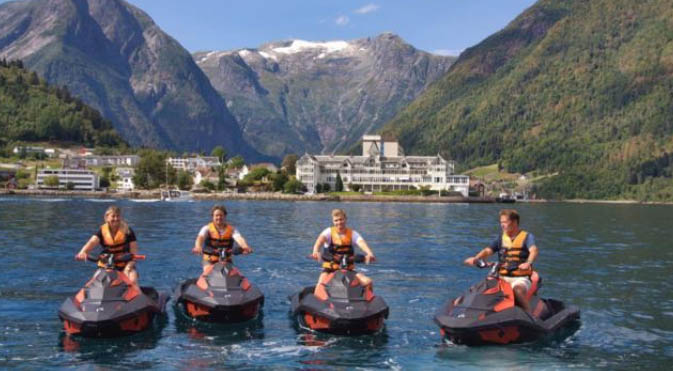 Viel Spaß am Fjord mit einem Jet-Ski!